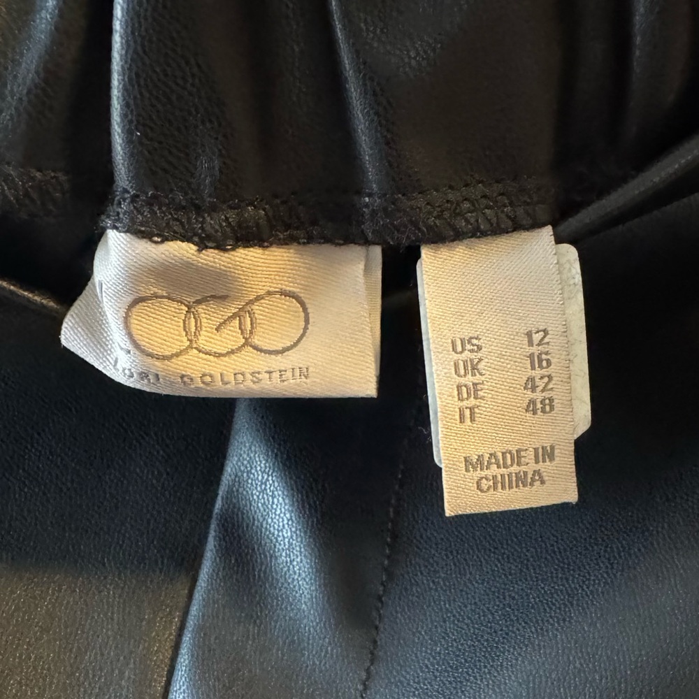LOGO by Lori Goldstein Petite Faux Leather Crop Pant - Picture 4 of 4